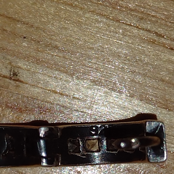 One earring - Picture 4 of 5